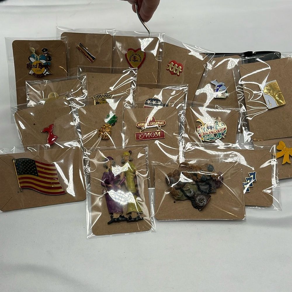 18 Unique & Random Vintage Brooches/Pins